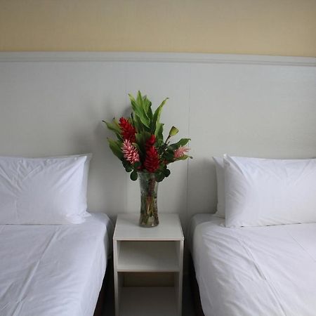 Central Bay Motel พอร์ตวิลา ภายนอก รูปภาพ